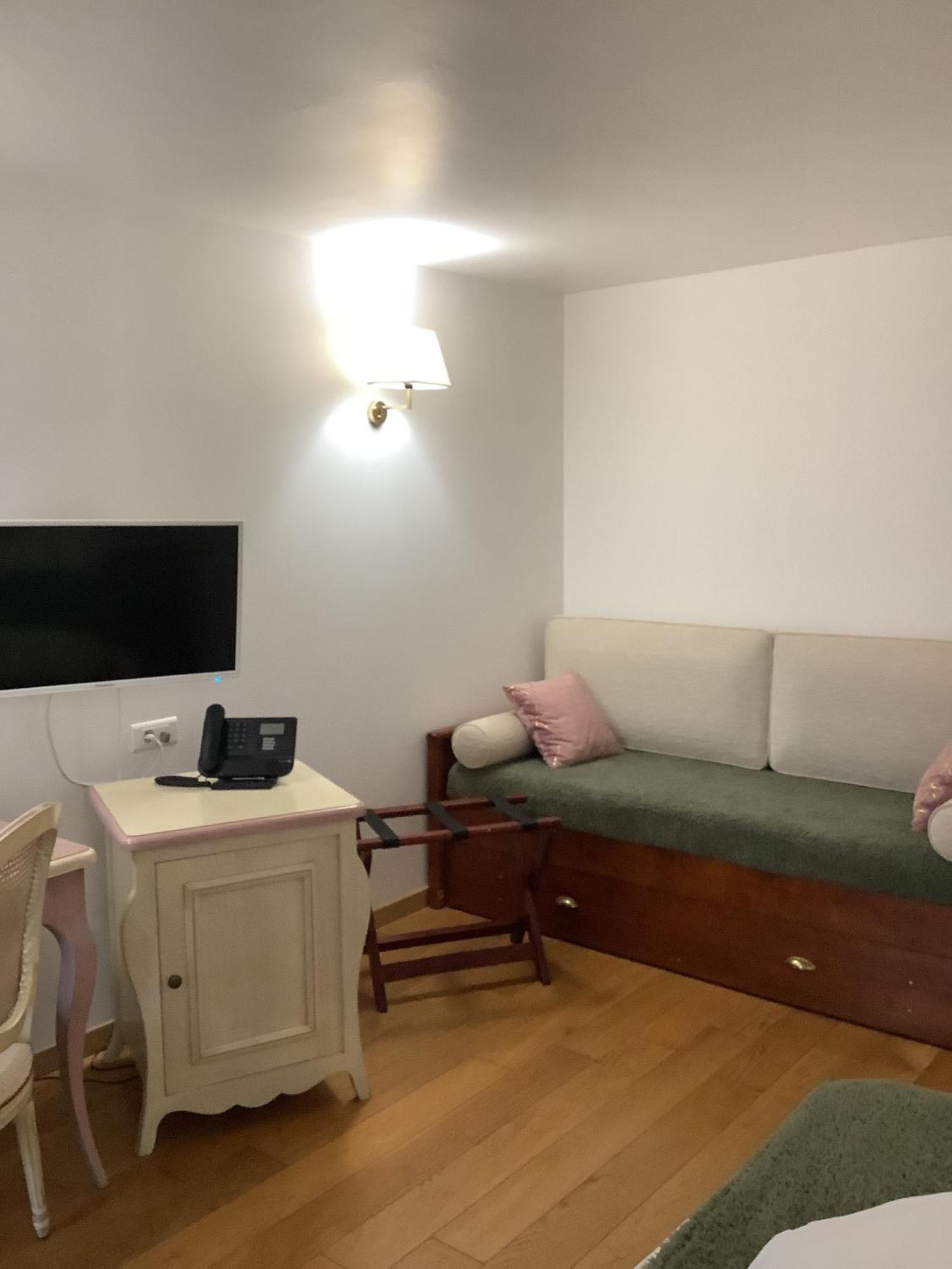 Logis Le Marronnier Hotel Buffon Quarto foto