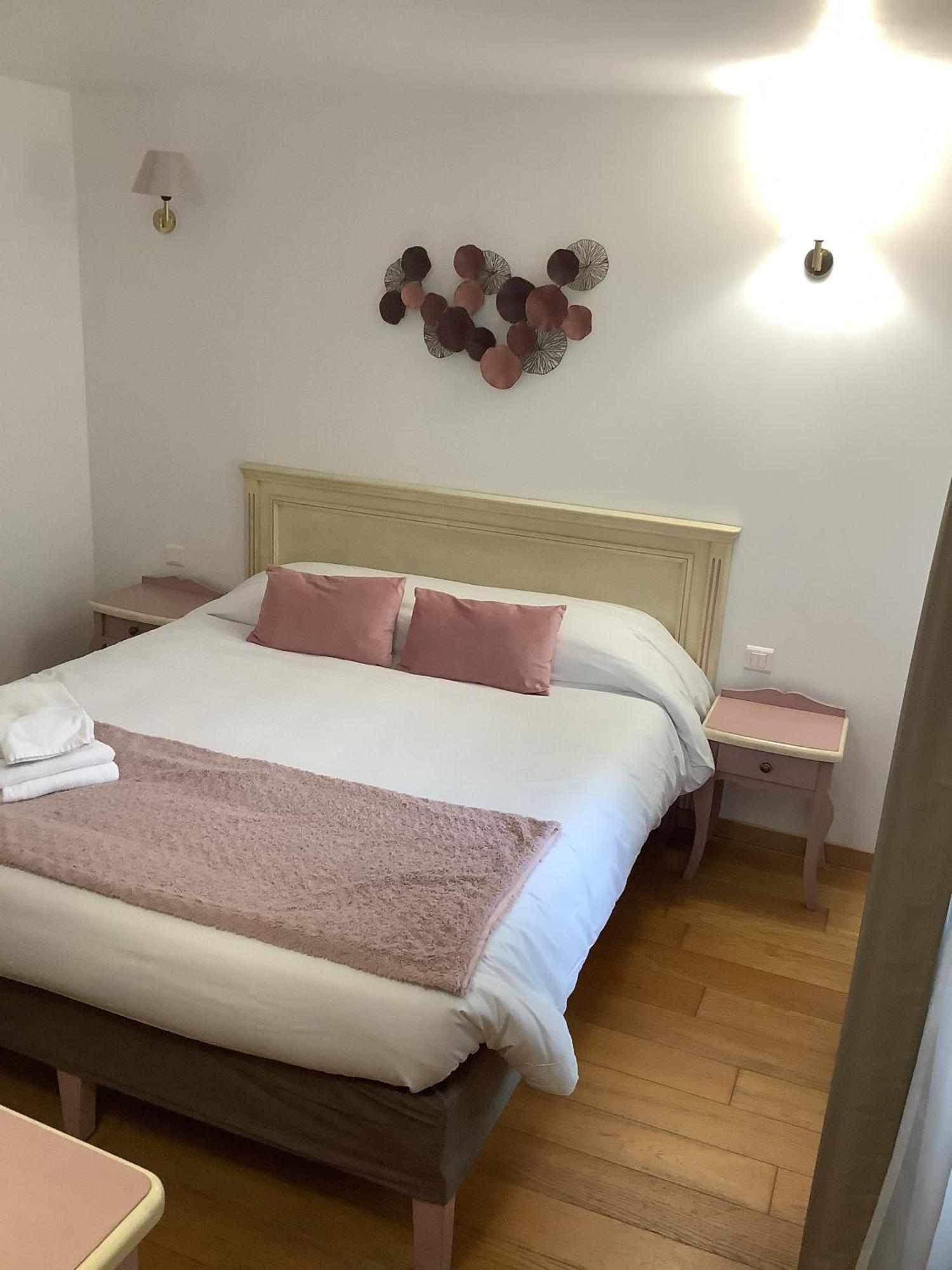 Logis Le Marronnier Hotel Buffon Quarto foto