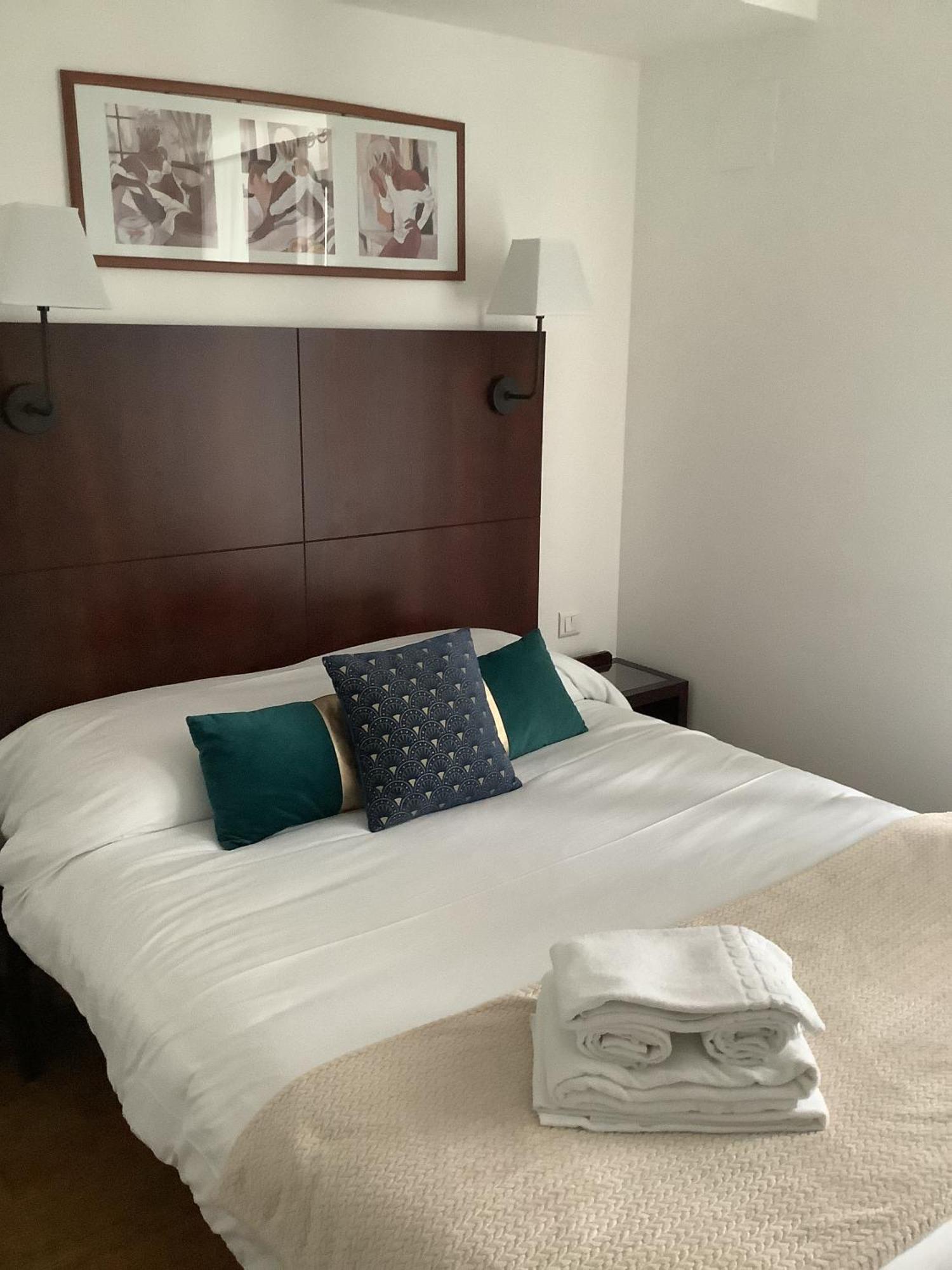 Logis Le Marronnier Hotel Buffon Quarto foto