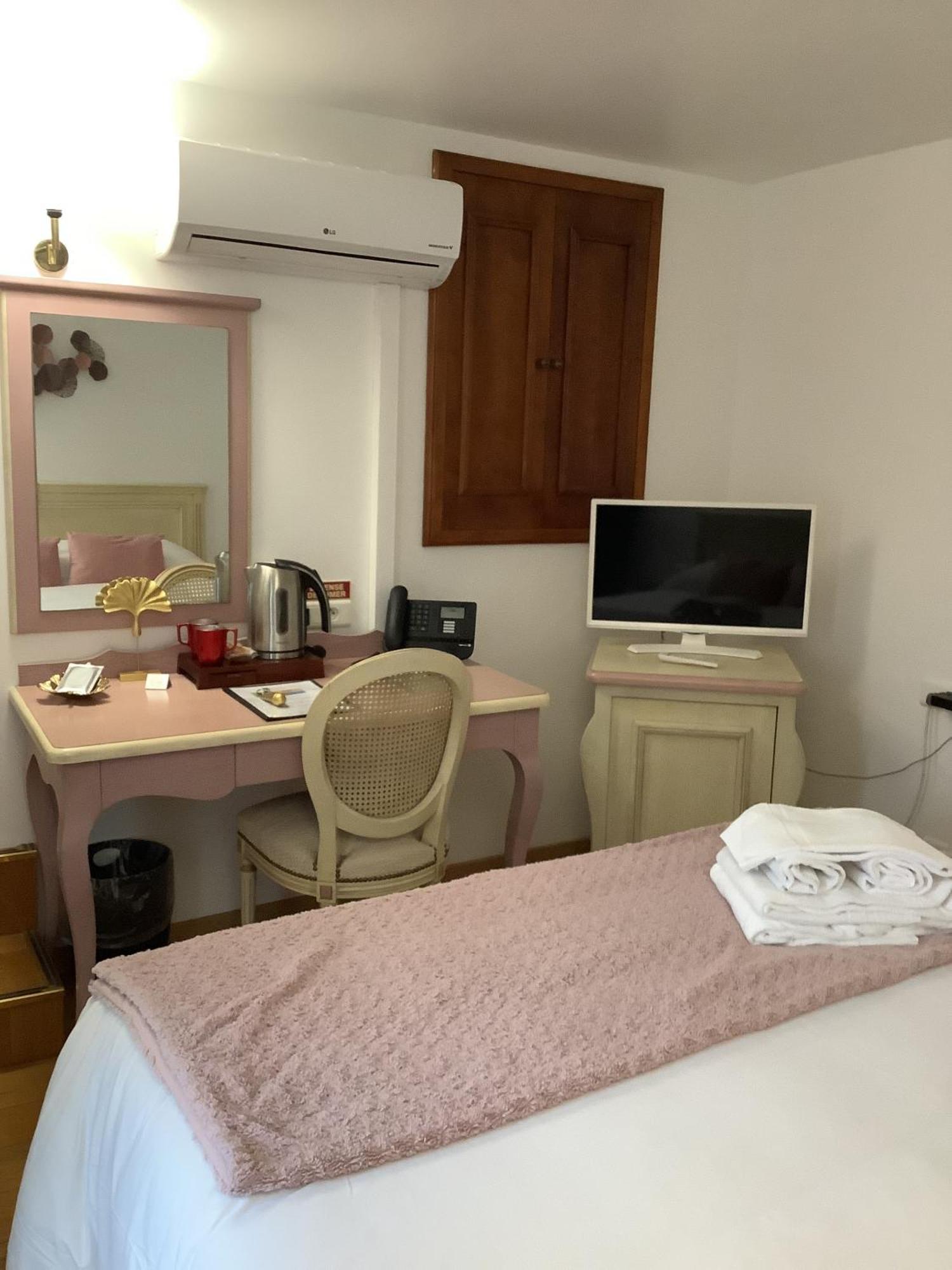 Logis Le Marronnier Hotel Buffon Quarto foto
